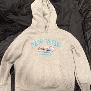 Gray New York Graphic Crop Hoodie